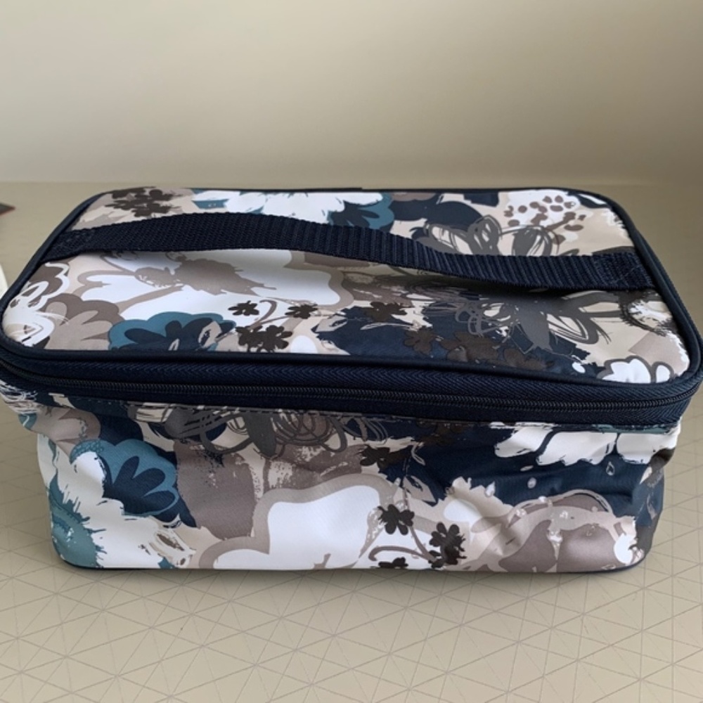 Brand New Thirty-One Glamour Case